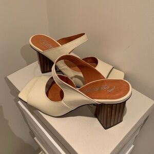 L'INTERVALLE Cream Strappy Block Heels